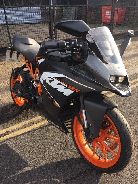 2016 KTM RC 125 rc125 in Black great 